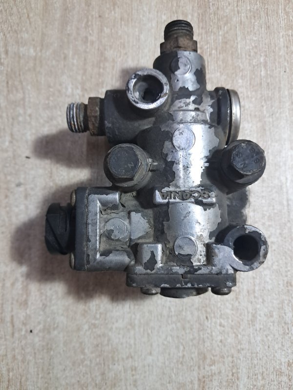 Клапан горного тормоза scania R420 DC1215L01 6630406 2010 (б/у)