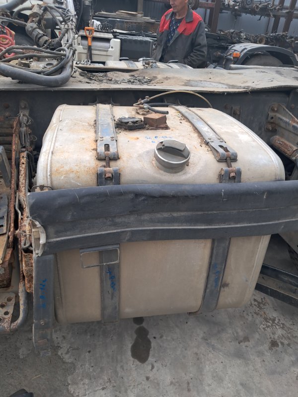 Топливный бак 300л Scania P440 DC13 102 L01 2012 (б/у)