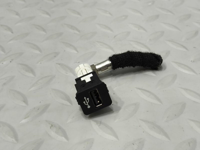 Гнездо USB переднее BMW 5-Series 2018 G30 B57D30A 84109229294 Б/У
