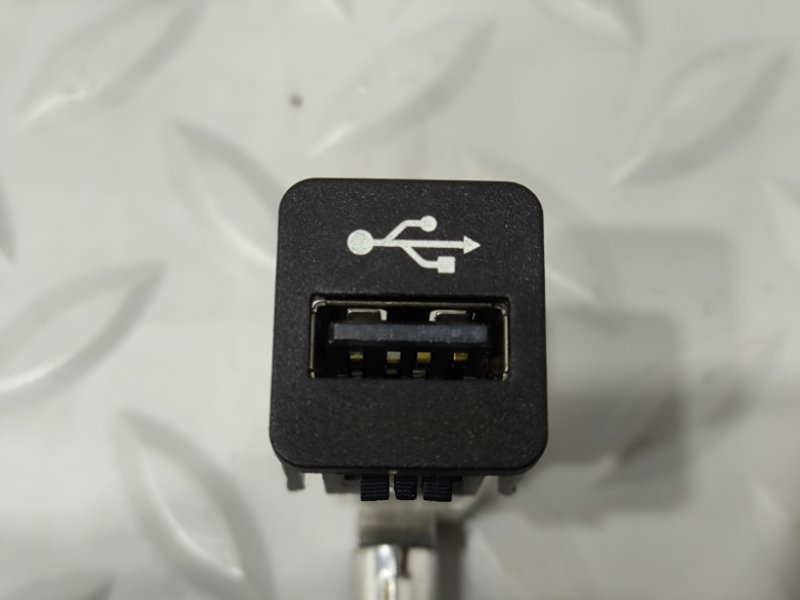 Гнездо USB переднее 5-Series 2018 G30 B57D30A