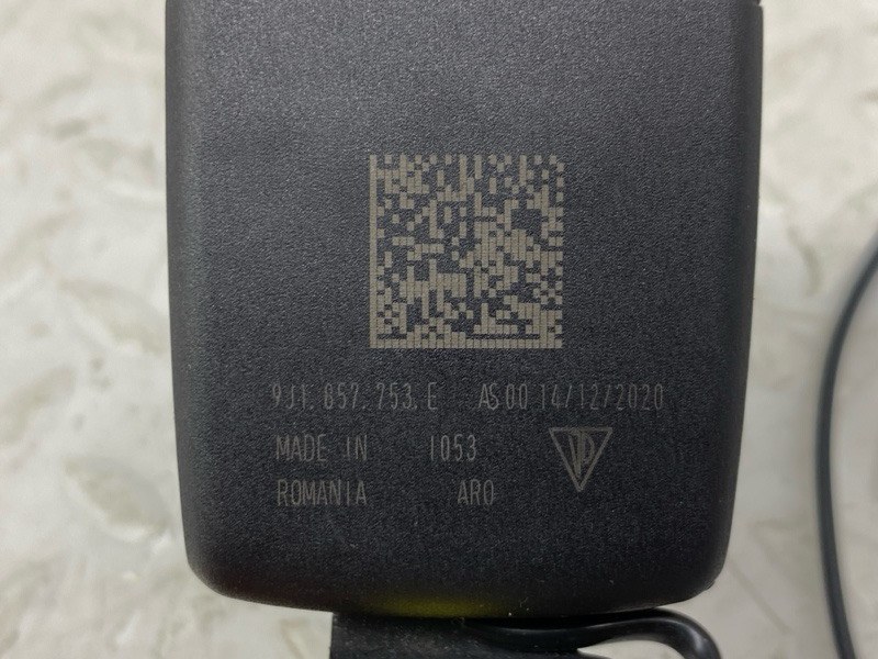 Замок ремня безопасности задний левый Taycan 2021 9J1 EBFA