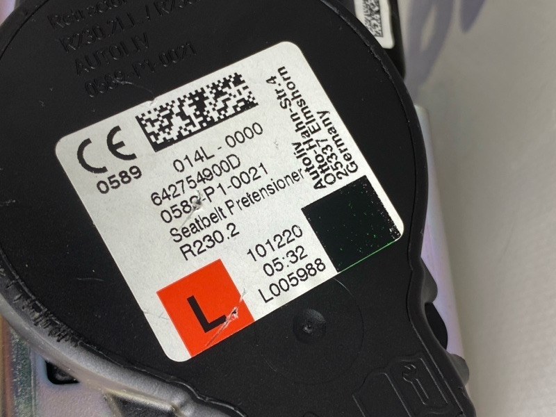 Ремень безопасности передний левый Porsche Taycan 9J1 EBFA