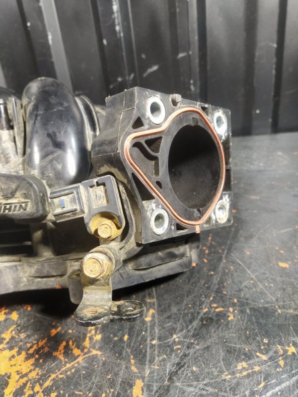 Впускной коллектор Honda Civic 2007 седан FD1 R18A1 0120106010 Б/У