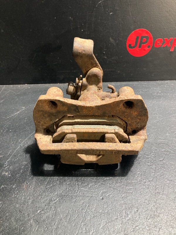 Суппорт тормозной задний левый 626 GE