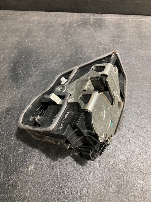 Замок двери правый BMW 6 E63 N52B30