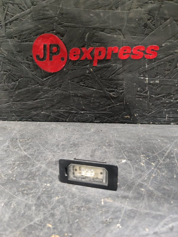 Плафон подсветки номера BMW X1 2011 E84 N46B20 63267193293 контрактная