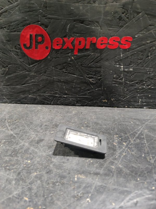 Плафон подсветки номера 3 2010 e90 N46B20