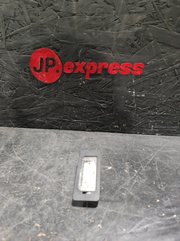 Плафон подсветки номера BMW 5 F10 N52B30