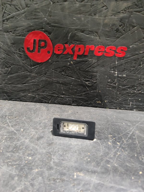 Плафон подсветки номера BMW X1 2012 E84 N20B20 63267193293 контрактная
