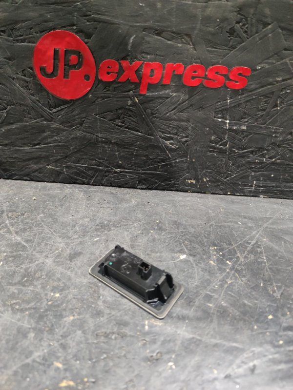 Плафон подсветки номера X1 2012 E84 N20B20