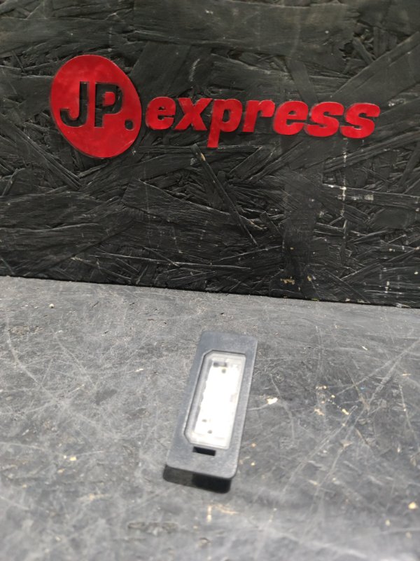 Плафон подсветки номера X1 2012 E84 N20B20