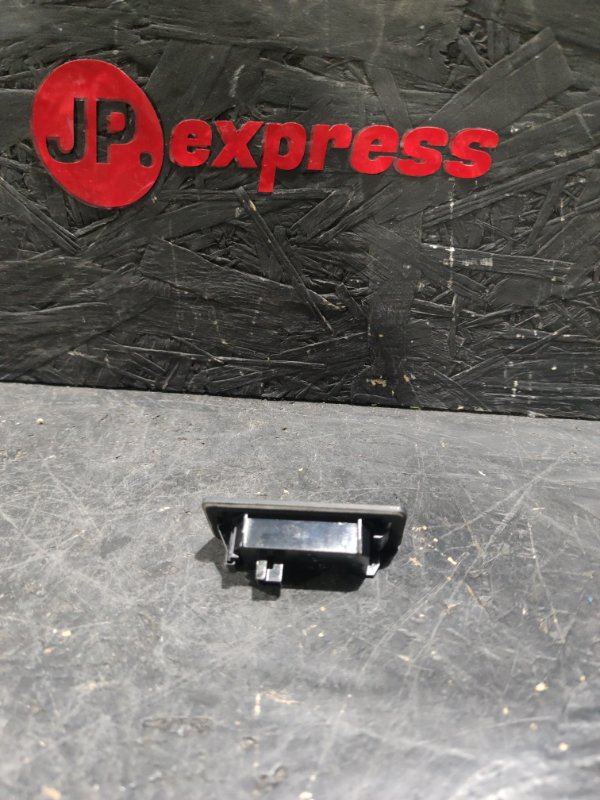 Плафон подсветки номера X1 2012 E84 N20B20