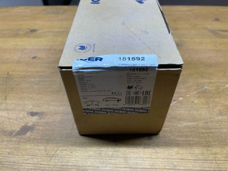 Тормозные колодки переднее 181592 новая