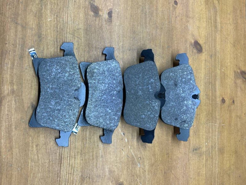 Тормозные колодки переднее