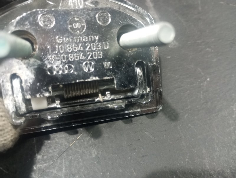 Кронштейн крепления груза в багажнике Cayenne 955