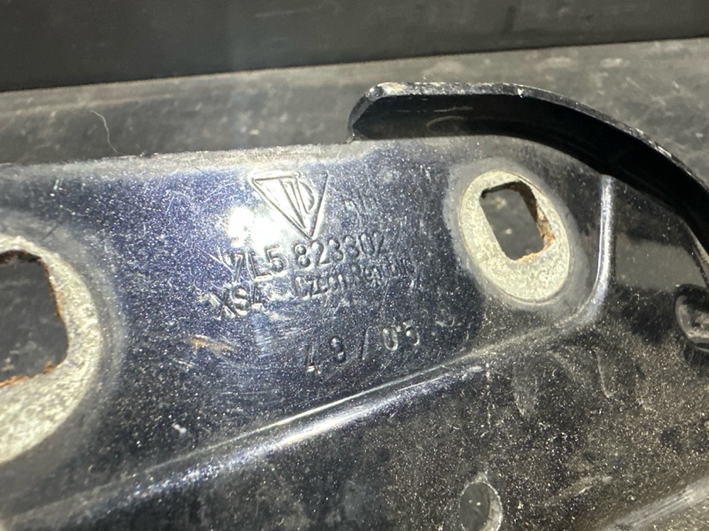 Петля капота правая Cayenne 955