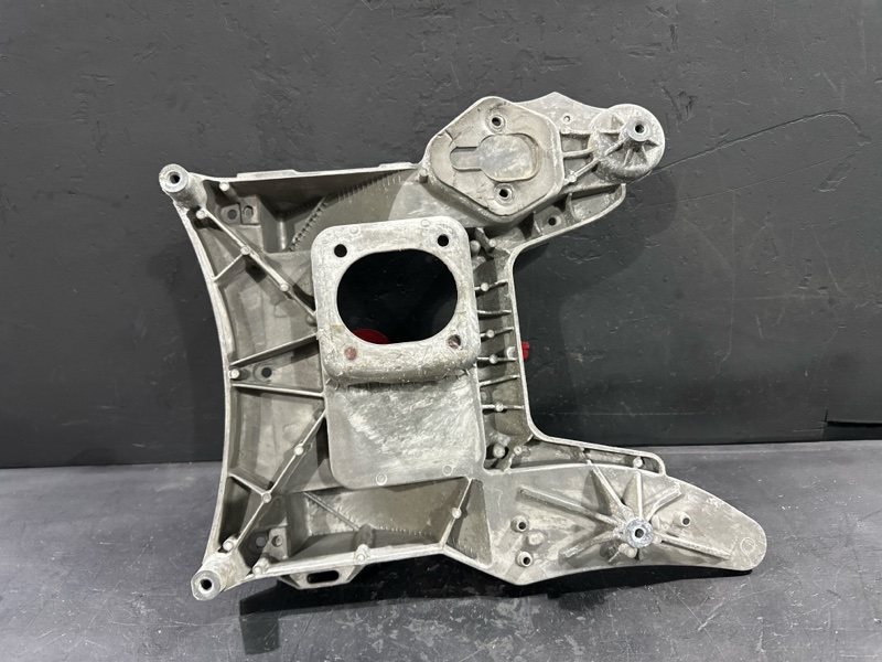 Кронштейн педального механизма Cayenne 955