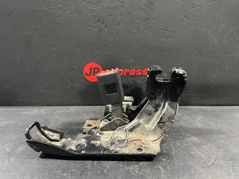 Кронштейн ремня безопасности Porsche Cayenne 955 7L0886185 контрактная