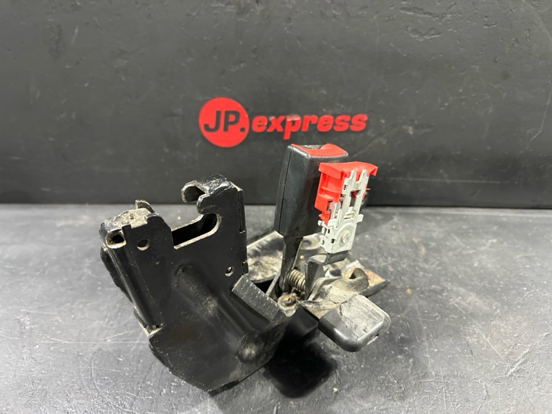 Кронштейн ремня безопасности Porsche Cayenne 955