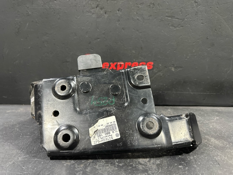 Кронштейн ремня безопасности Cayenne 955