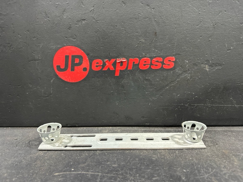 Запчасть кронштейн Porsche Cayenne 955 7L0880343D контрактная Кронштейн Porsche Cayenne 955 7L0880343D контрактная