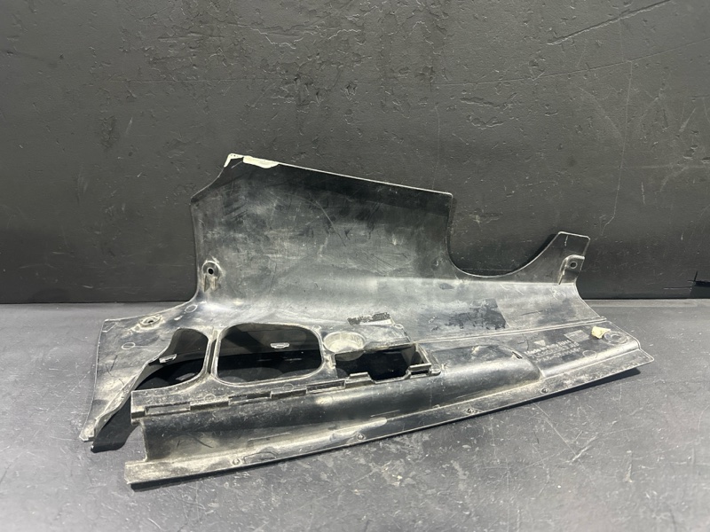 Накладка подкапотная левая Cayenne 955