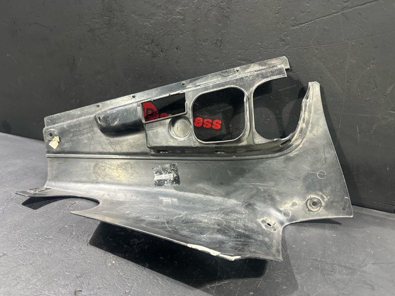 Накладка подкапотная левая Cayenne 955