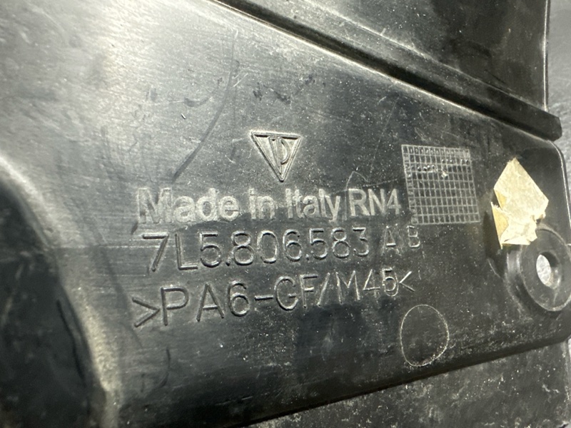 Накладка подкапотная левая Cayenne 955