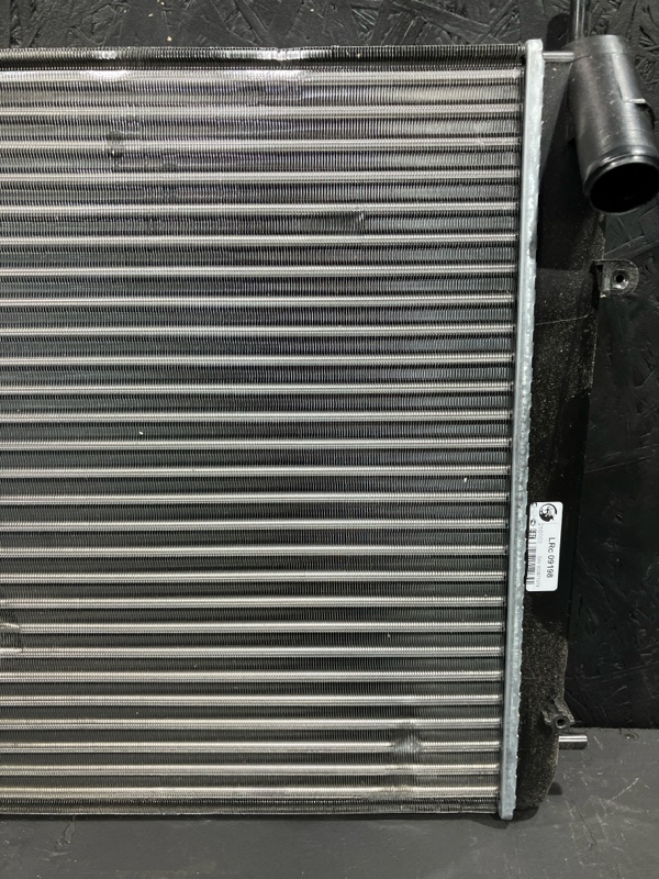 Радиатор охлаждения двигателя LARGUS