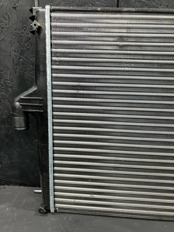 Радиатор охлаждения двигателя LARGUS