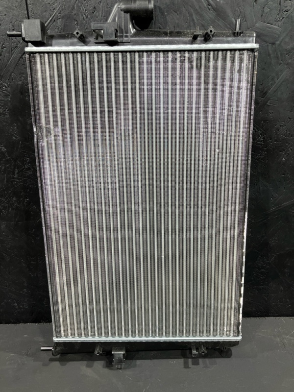 Радиатор охлаждения двигателя LARGUS