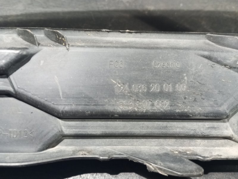 Накладка бампера передняя правая Octavia