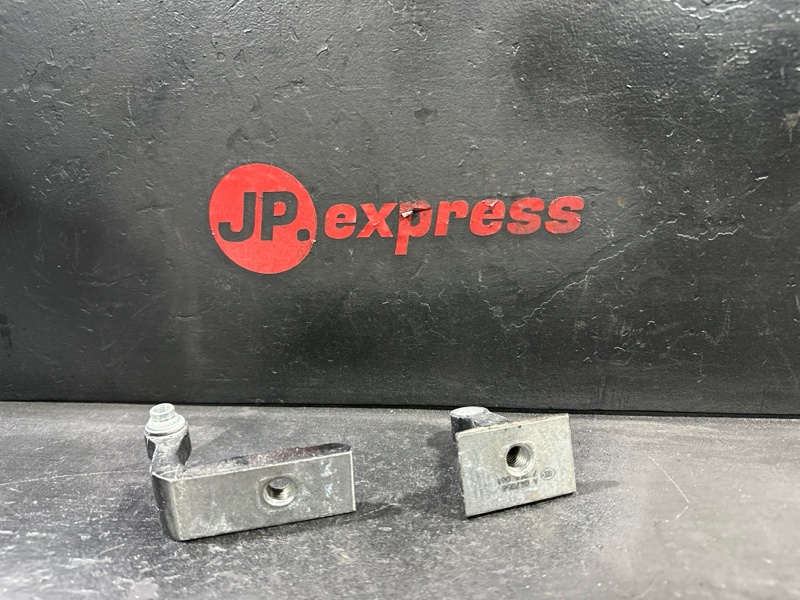 Петли двери задние левые BMW 1 F20 N13B16A Петли двери задние левые BMW 1 F20 N13B16A