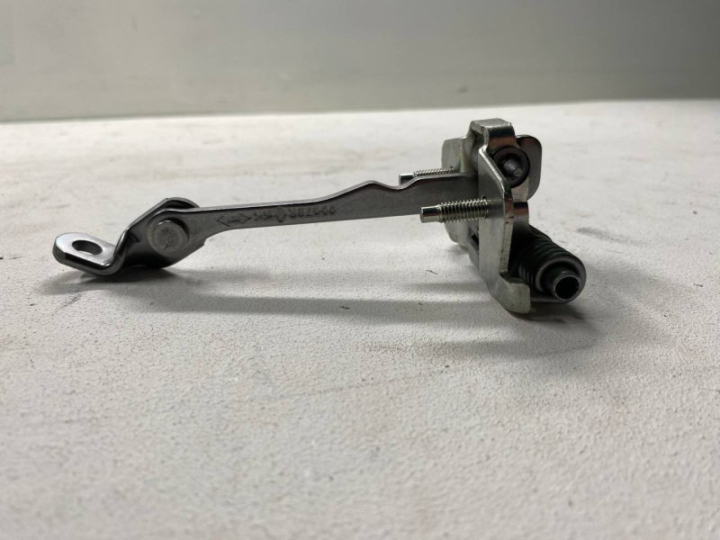 Ограничитель двери Renault Logan/Sandero/Kangoo 6001546886 новая