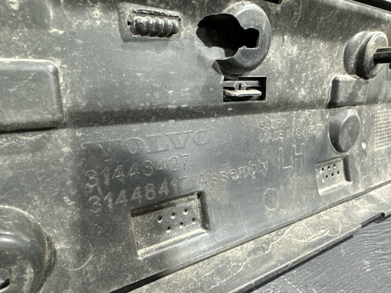 Молдинг двери передний левый XC90