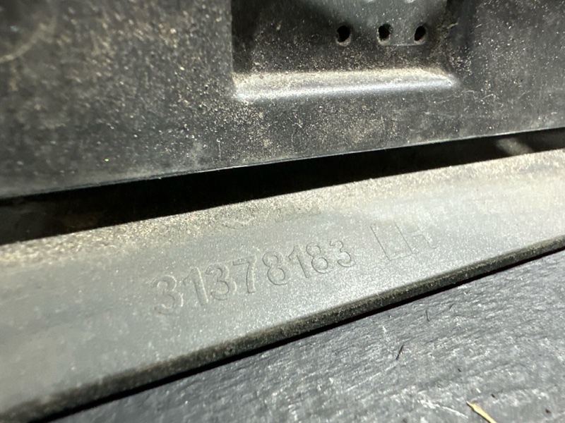 Молдинг двери передний левый XC90