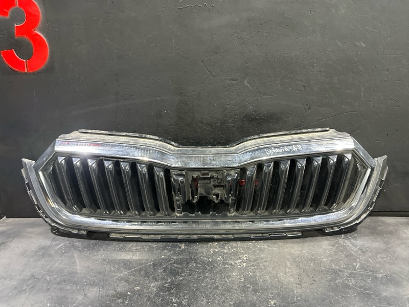 Решетка радиатора передняя SKODA Octavia 5E3853653 контрактная