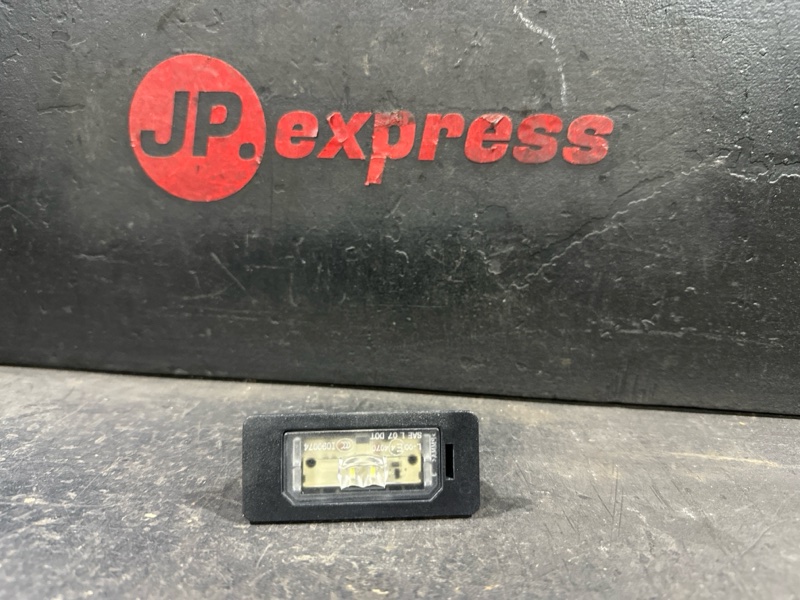 Плафон подсветки номера BMW 5 2012 F10 N55B30A 63267193293 контрактная