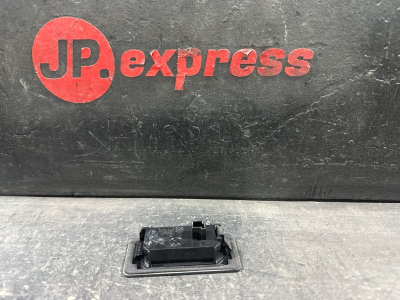 Плафон подсветки номера 3 2012 F30 N20B20 Плафон подсветки номера 3 2012 F30 N20B20