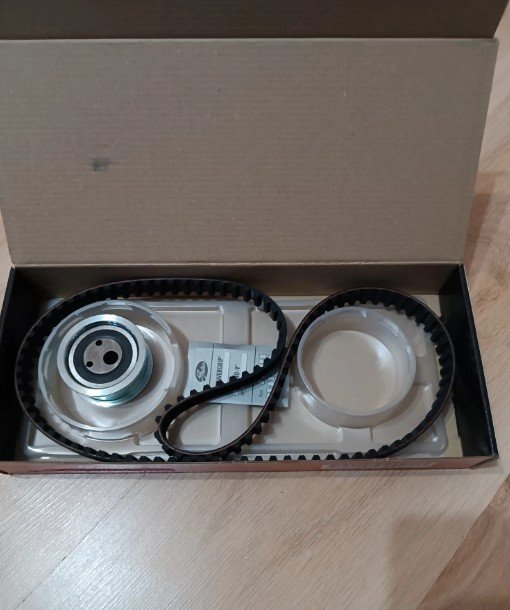 Запчасть комплект ремня грм Lada 110/111/112 K015521XS новая Комплект ремня ГРМ Lada 110/111/112 K015521XS новая