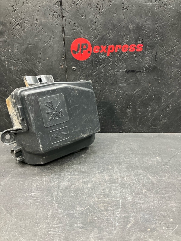 Запчасть корпус блока предохранителей Renault Duster 2017 HSA K9K 243809584R контрактная Корпус блока предохранителей Renault Duster 2017 HSA K9K 243809584R контрактная