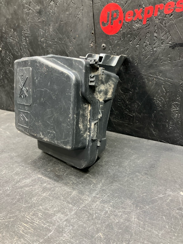 Корпус блока предохранителей Duster 2017 HSA K9K Корпус блока предохранителей Duster 2017 HSA K9K