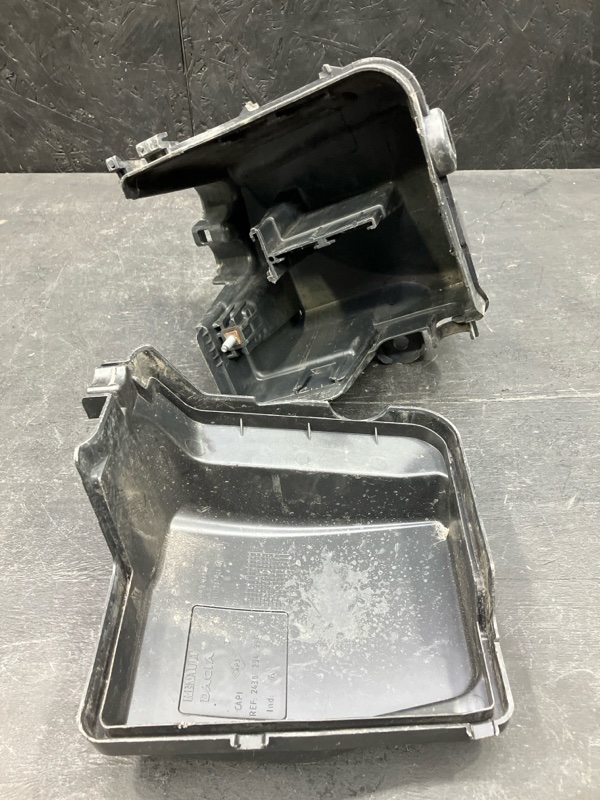 Корпус блока предохранителей Duster 2017 HSA K9K Корпус блока предохранителей Duster 2017 HSA K9K