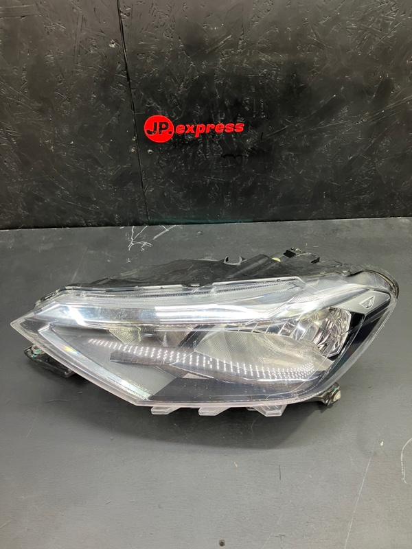 Фара передняя левая JETTA VA3