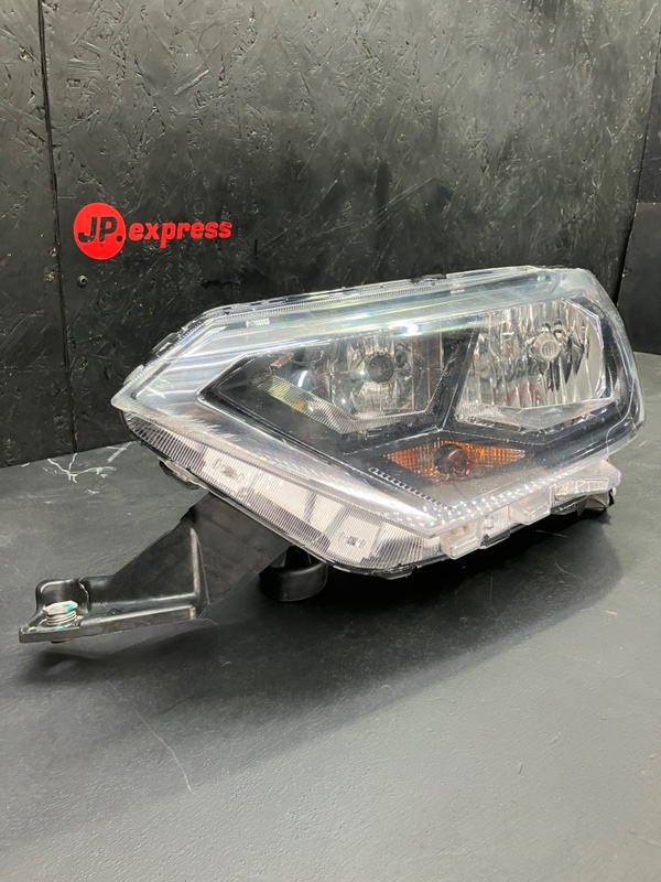 Фара передняя левая VA3