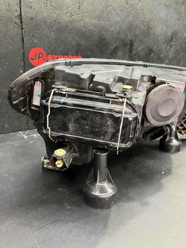 Фара передняя левая VA3