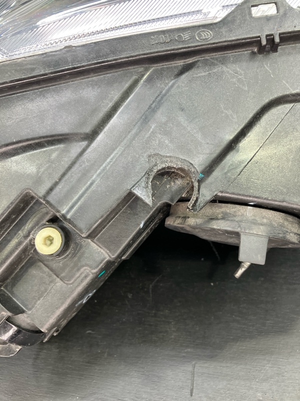 Фара передняя левая VA3