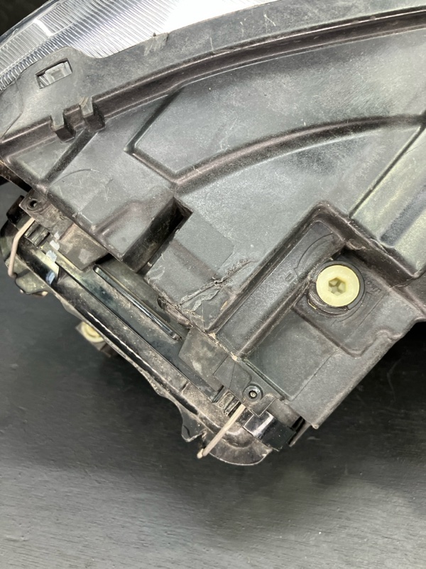 Фара передняя левая VA3