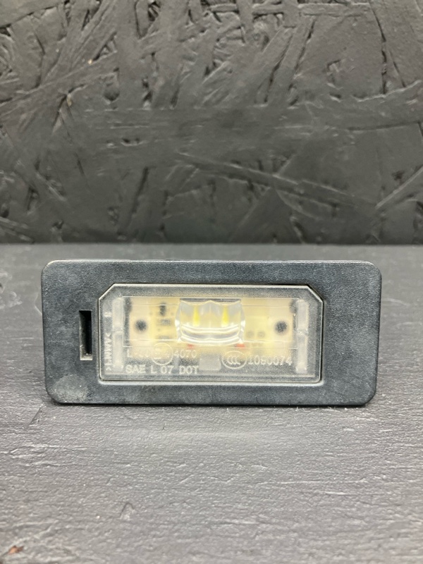 Плафон подсветки номера 5 2010 F10 N52B25AF