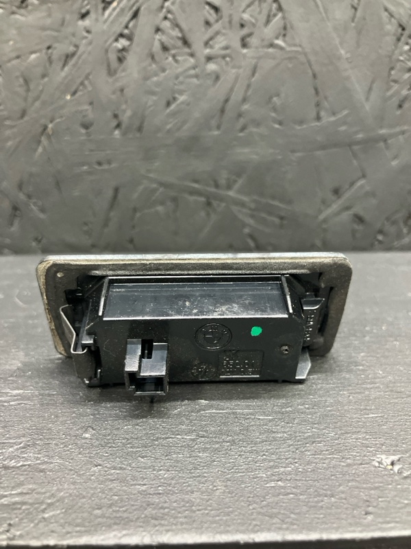 Плафон подсветки номера 5 2010 F10 N52B25AF